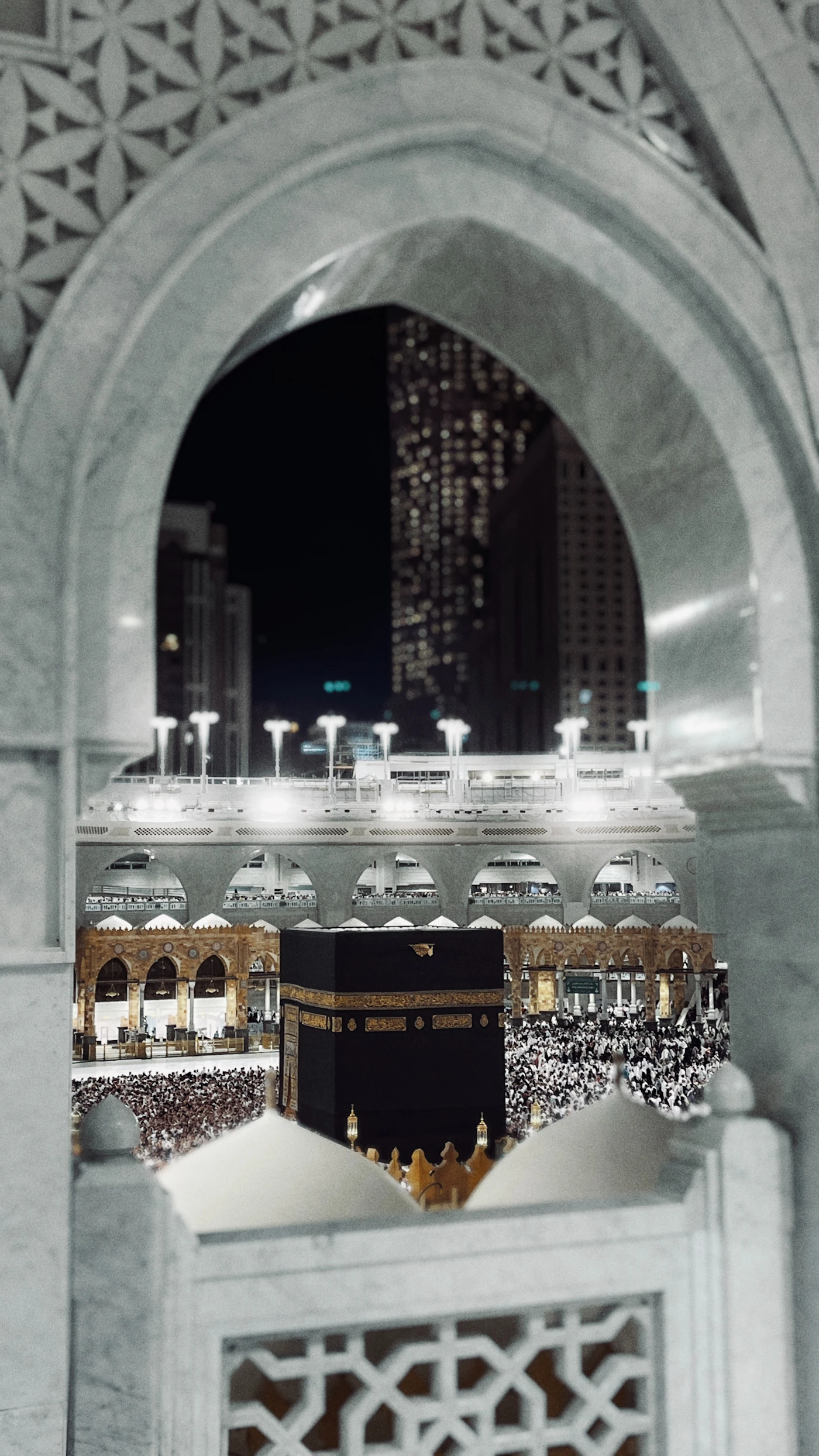 La Kaaba vue depuis les arcades de la Grande Mosquée